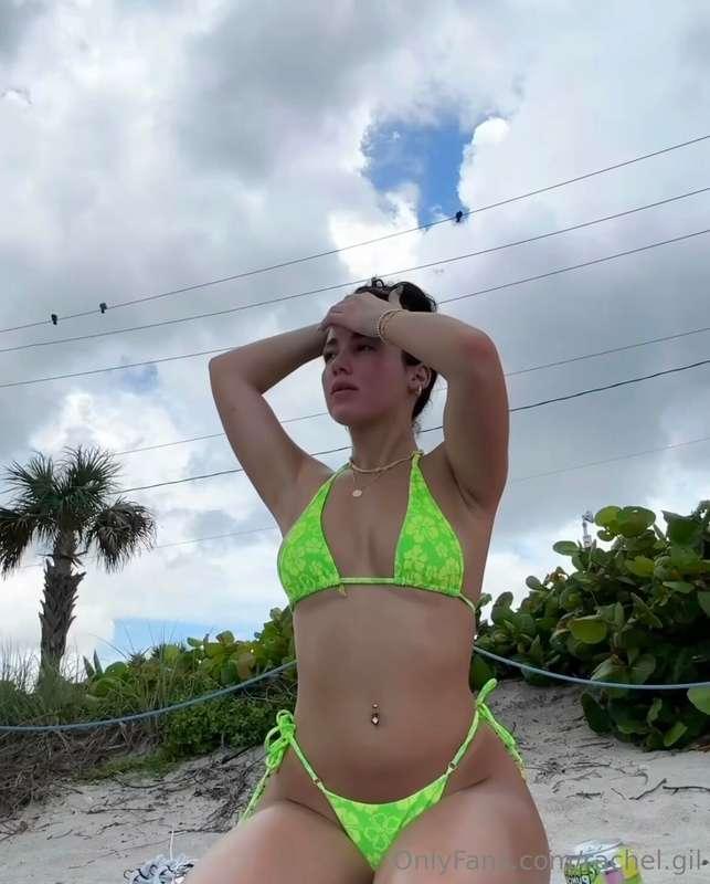 You know I love a good neon green 💚