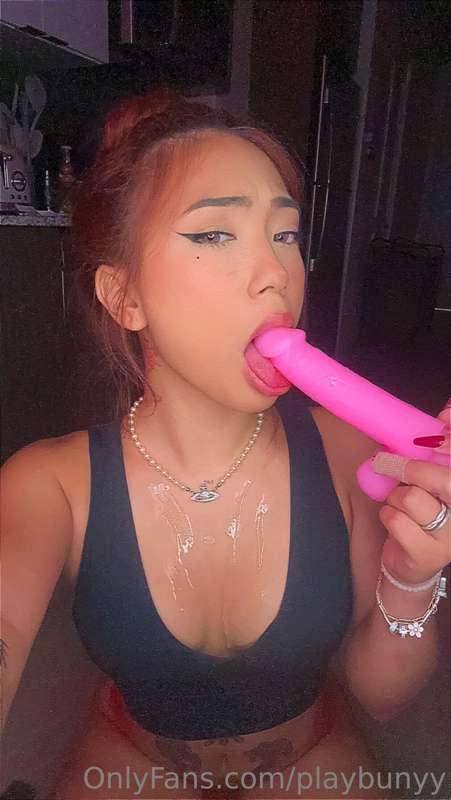 Check our messages for the new vid sent out😋💦