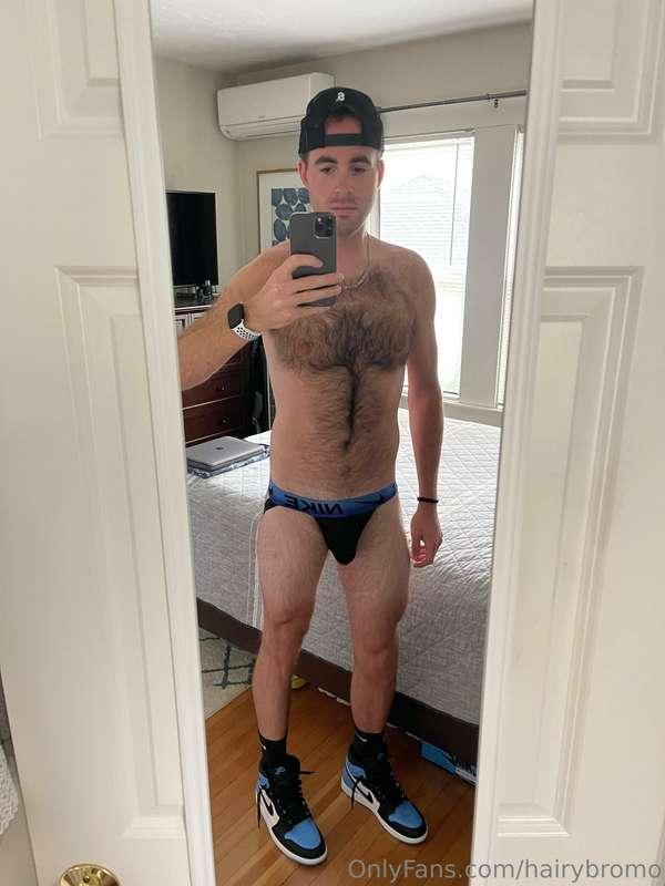 Practically busting out of this jock 😏