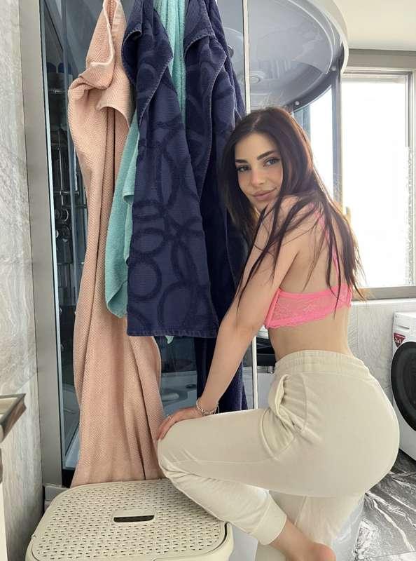 Slap me on my ass😍🔥