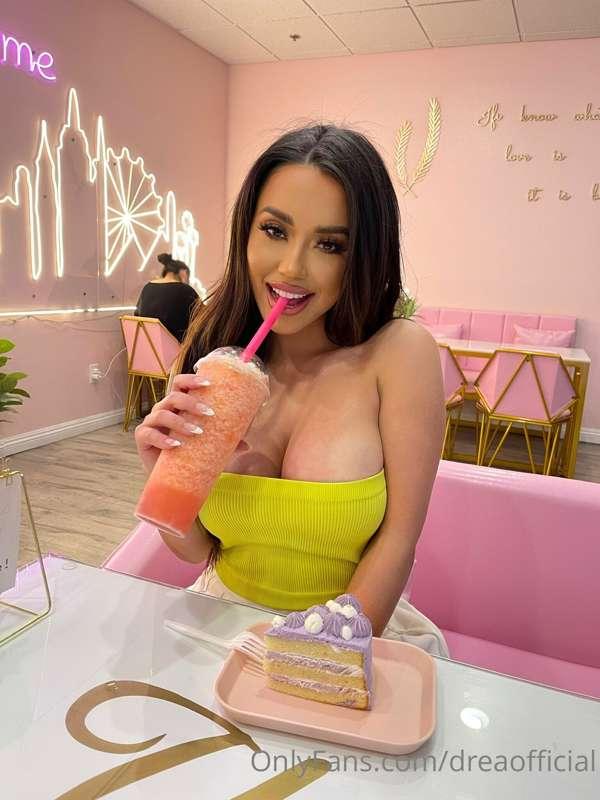 🎂whats your favorite kind of cake?👀