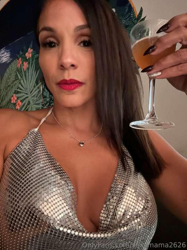 Feeling extra naughty tonight… who’s sliding in my DMs first..
