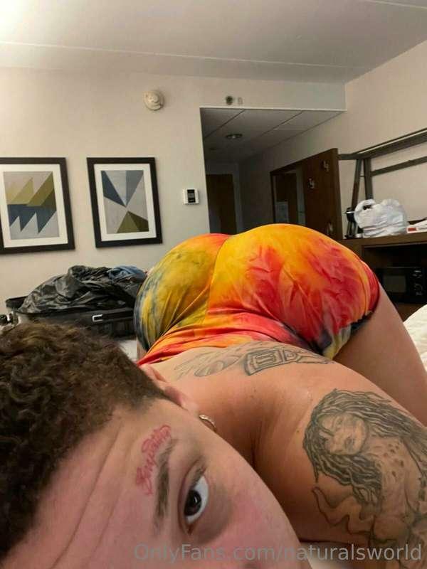 Arching so you don't have to ask me 🥵