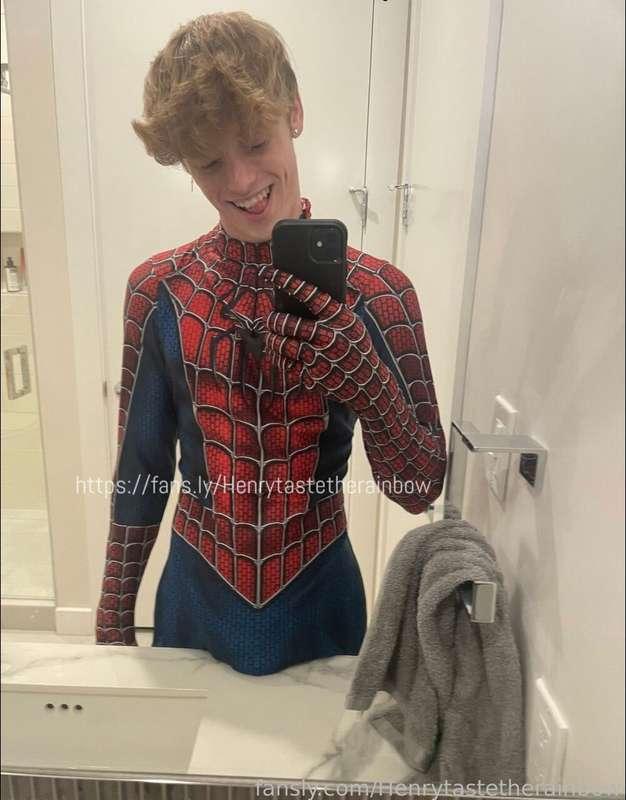 Counter really lifting a lot strong 💪 (Spidey suit Saturday)