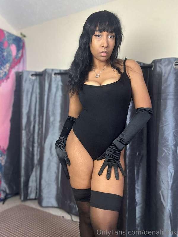 Outfit of the day!! 🫶🏽tags: gloves, satin, stockings, all bl..