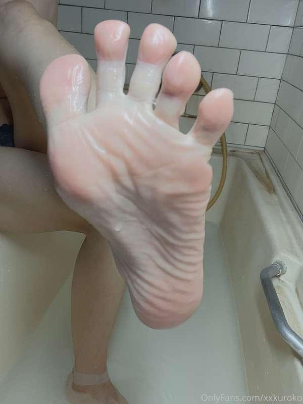 踩踏！沒有修圖還是過於光滑連我自己都覺得不太OK🤣似乎應該讓畫質粗糙一點？