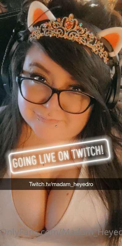 I'm live on twitch! Come hang xoxo https://twitch.tv/madam_h..