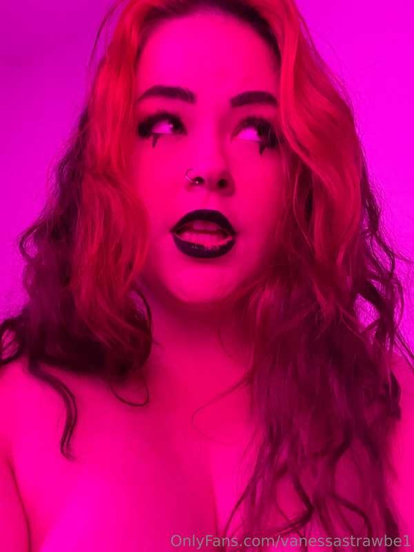 I’m the big tiddy goth slut you dream about