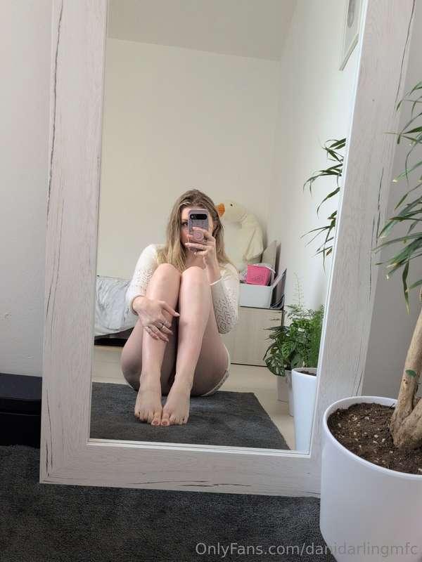 Should I open my legs for you so you can eat my pussy? 😻😻😻Yo..