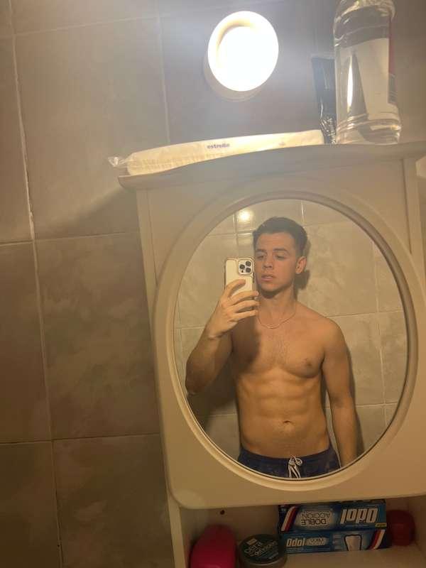 😈