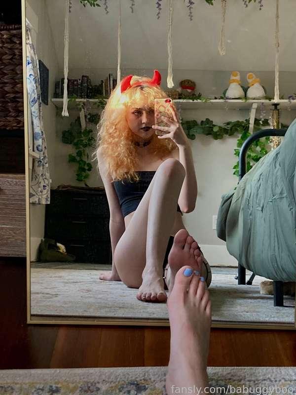 ❤️✨

tags
#footfetish #feet #toes #soles #barefeet #barefoot #goth #gothgirl #egirl #emogirl #emo #alt #altgirl #blonde #blondegirl #lingerie #boobs #panties #succubus #succubusgirl #succubuscosplay #devilhorns