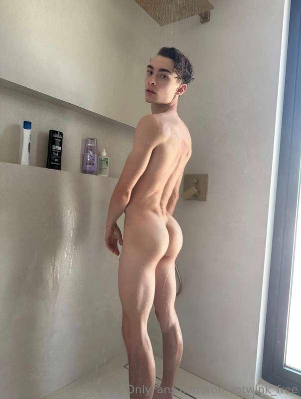 ⭐️Check out my exclusive page @romeo_twink ⭐️Full naked and ..