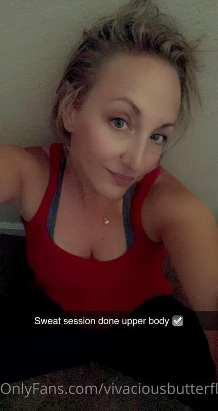 Upper body is done ✅ 
Sweat hair on point ✅