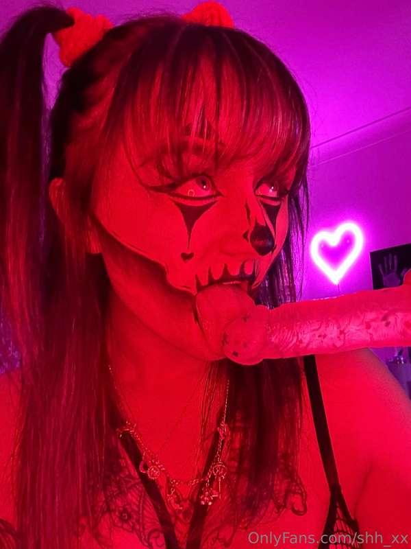 Happy Halloween bitchessss 😈