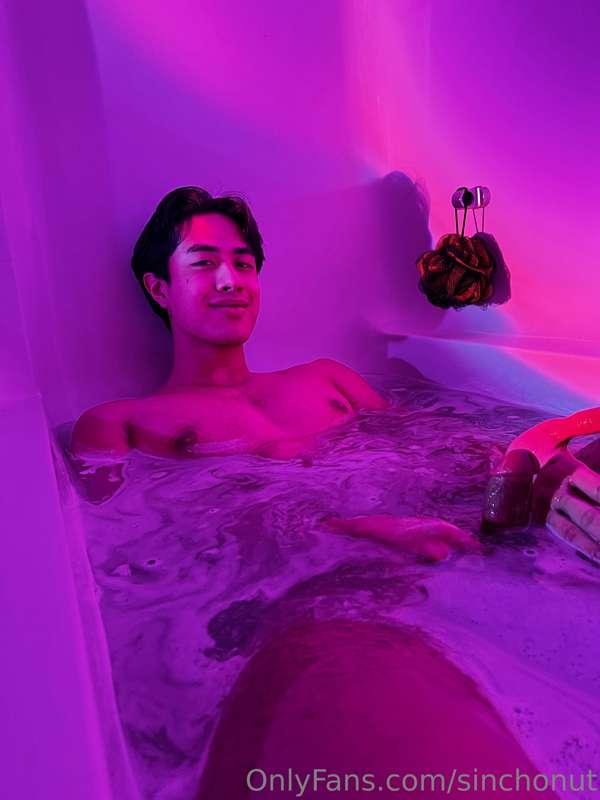 hot tub timeeee, u wanna soap up together ?🥵