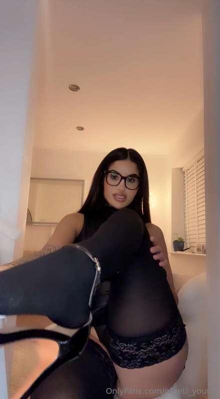 Eat my stocking toes, Take my heels off & suck on them 