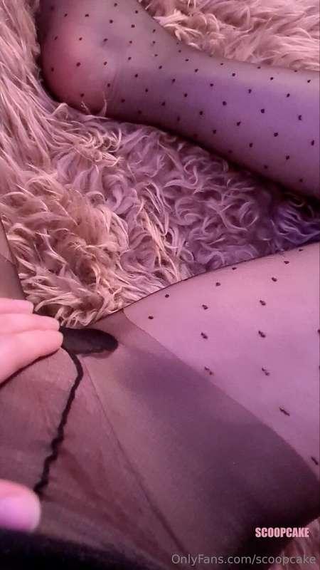 Time for some sleep! But still wearing these pantyhose 🔥