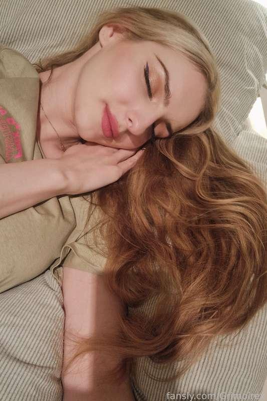 Give me headpats till I fall asleep please 🐱 

#fyp