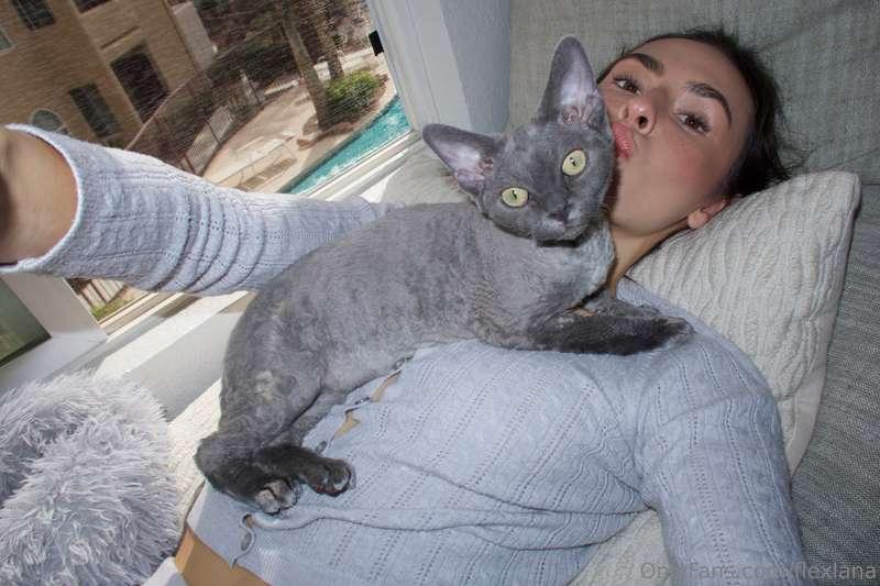 who's cuter - me or Molly? 😍
