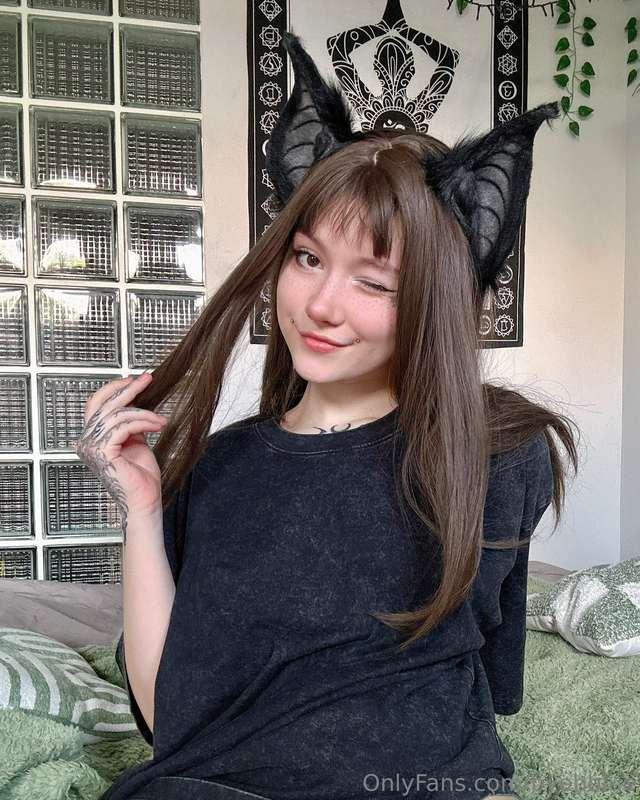 🖤 Yes, I’ve got black ears…And no, I don’t bite…Unless you b..