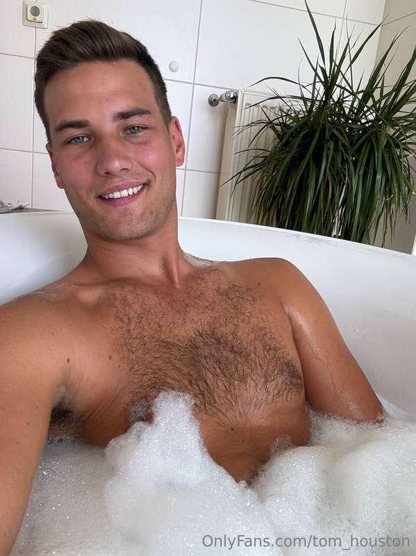 Do you know how many things you can do in the bathtub? 😈💦
