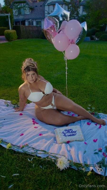 The real cake comes *after* the cake, babe. 😋

New contents ..