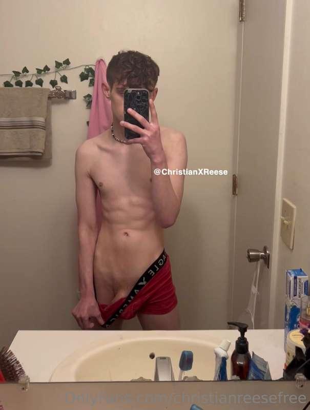 showing off my dick 😈