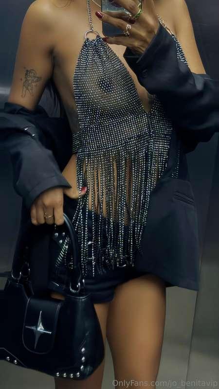 Do you like it when my outfits are extra sexy? 😈🖤