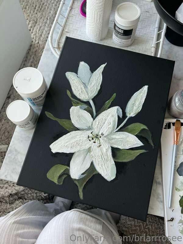 I love painting in my free time  🥰🎨🖌️