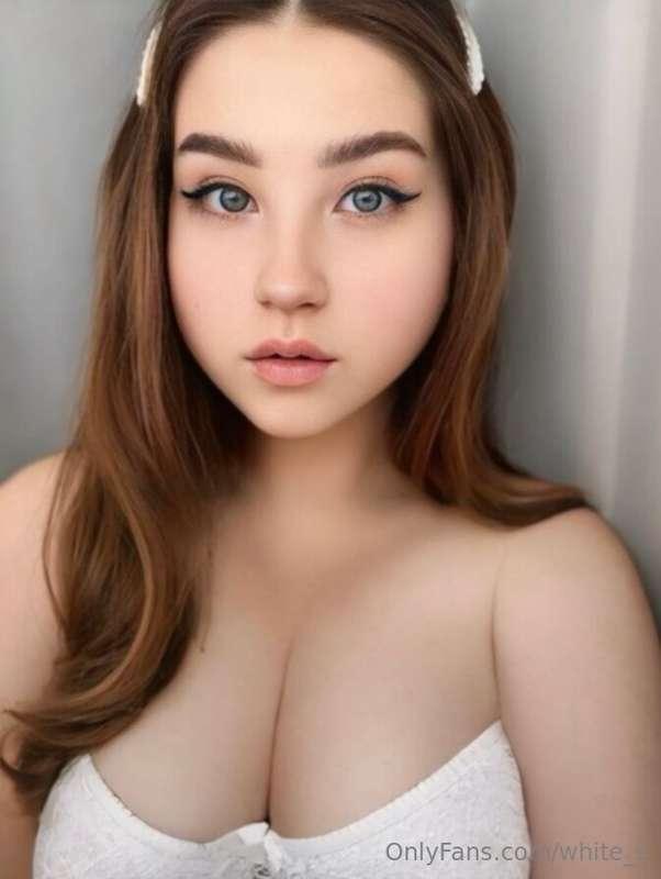😈She @riddle_girl is free today for you😈Busty hottie @riddle..