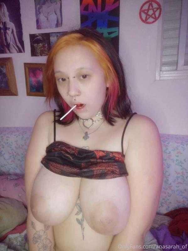 Suck my lollipop or my boobs ? <3