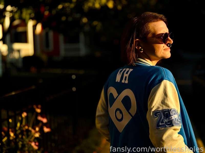 worthlessholes image #2