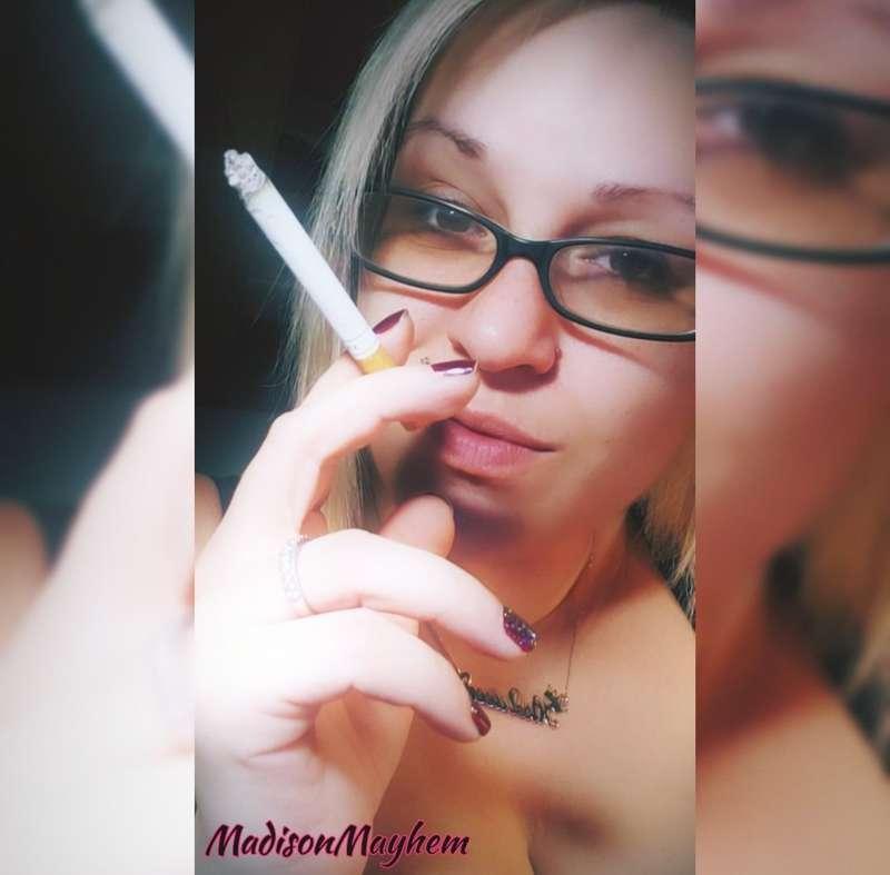 Do you like my natural look? 🚬🎀🖤🎀🚬


*Tips are always apprec..