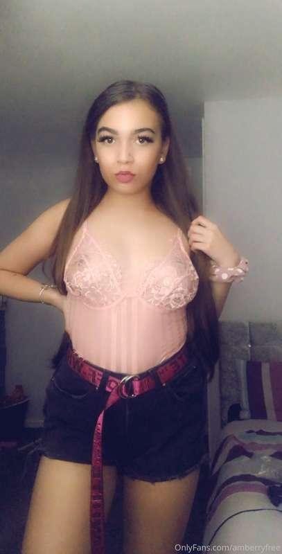 I like when I dress in pink 😋👅 Check my paid page 👅👅 for the..