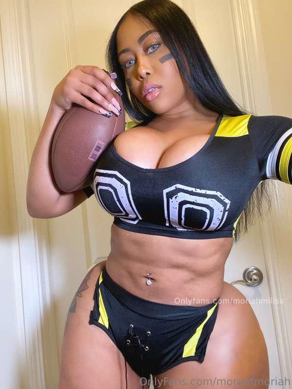 Ready for game day babe 🏈 head over to my vip while it still..