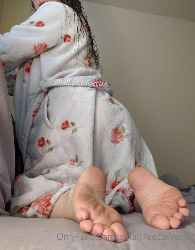 small.feet.sweetie image #1