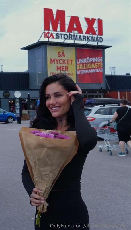 Got my hands on some fresh blooms… but still missing someone..