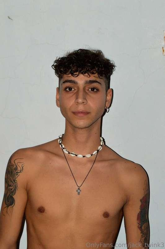 sempre mezzo nudo dicevano 🔥🔥 beh volendo si può dire anche ..