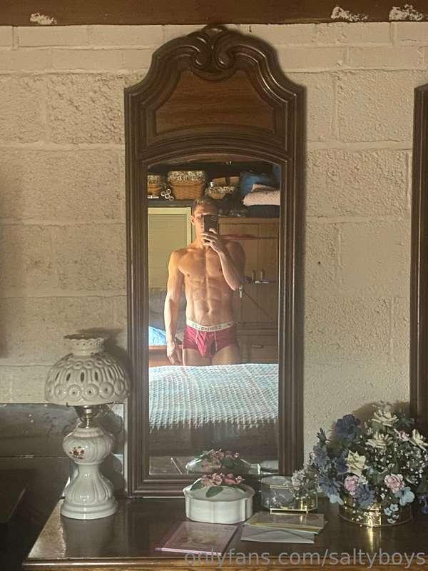 Good morning from grannie’s basement 👅  (Fun fact: I used to..