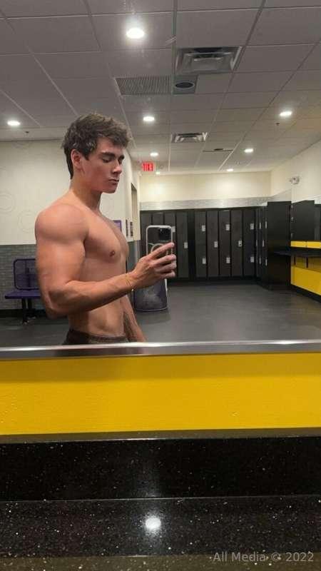 Throw back photo to earlier in the month. I will be back fro..