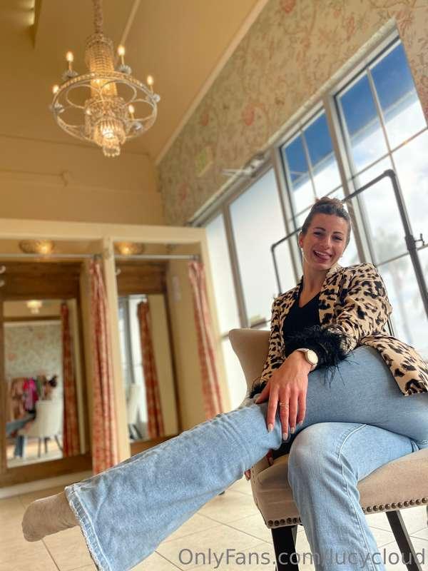 Shopping yesterday! Come in the dressing room with me? 😘