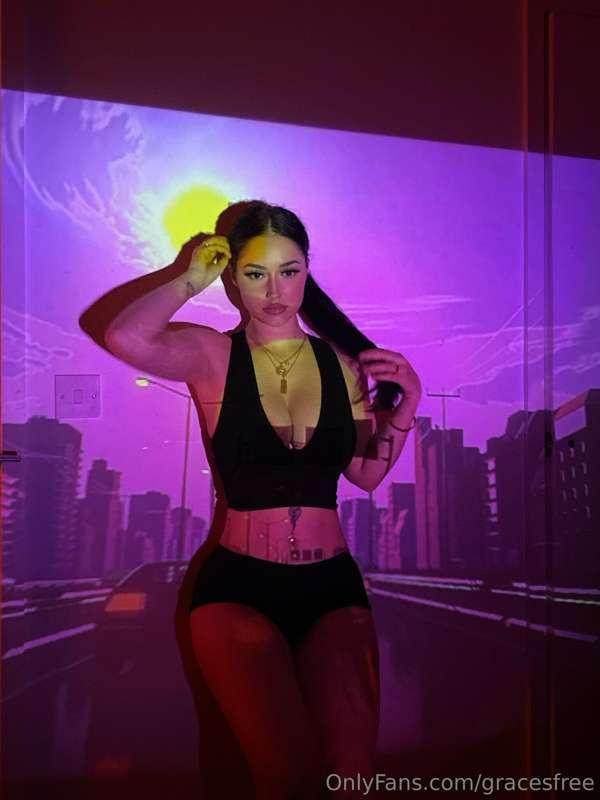 projector shoots >>>