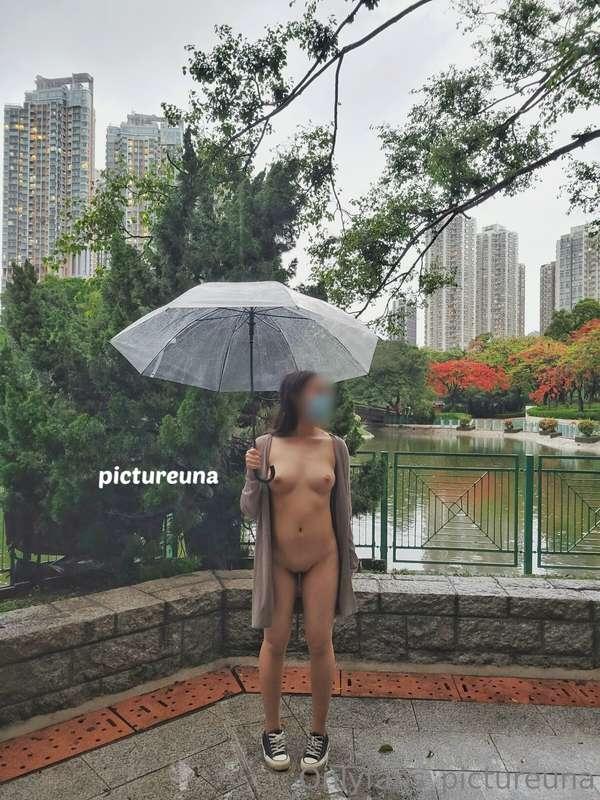 It is raining in the park🫣
