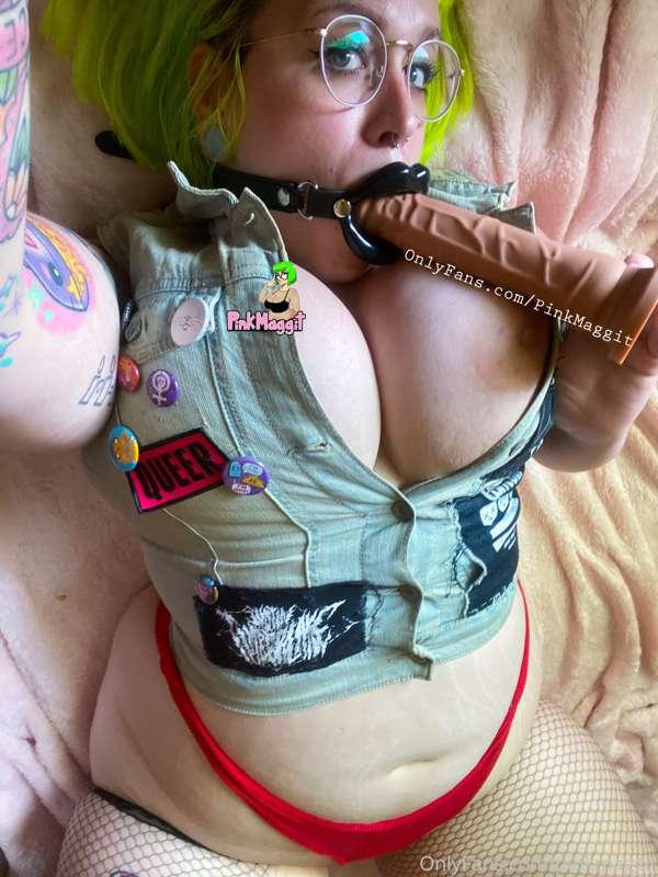 Your punk Bimbo cock slut. 🖤