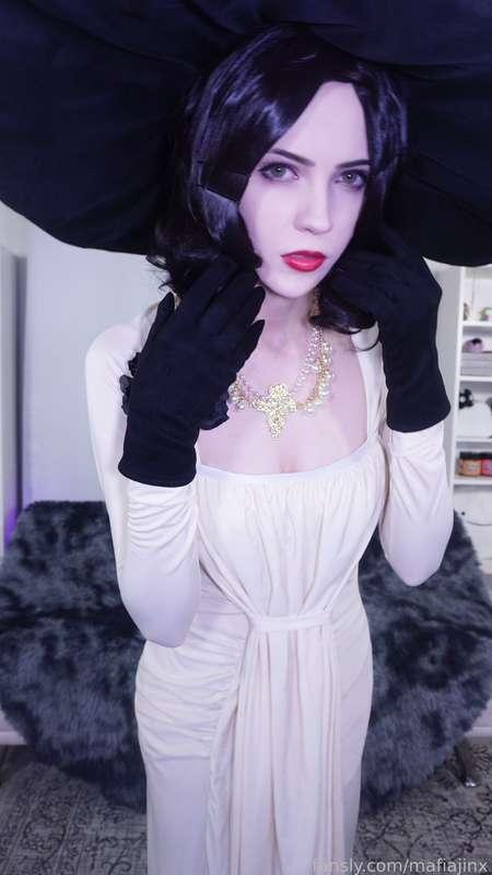 I will be posting the spicy pics from my Lady D cosplay tomorrow, sorry for the delay!