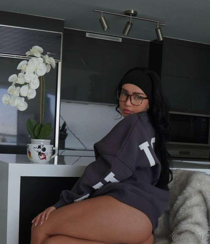 Guess what? My VIPs get to see the OF version today ☕️🤓 luck..