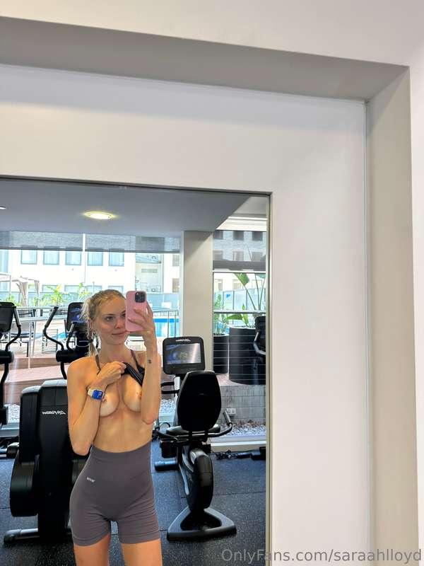 starting off my monday well in the gym 😇 hope no one was wat..