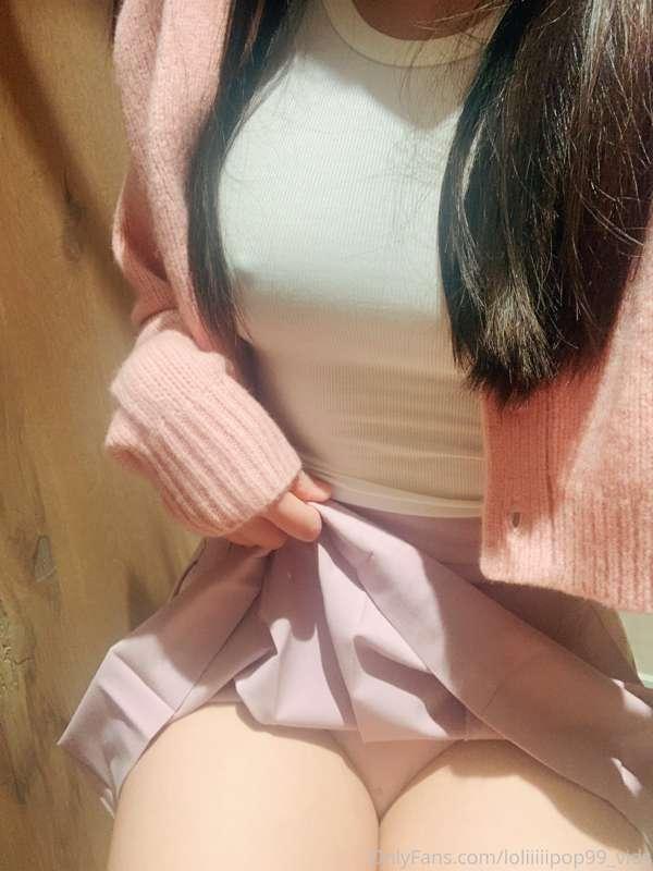 最近早晚開始冷了
需要躲進你懷里的那種 
Want to know me more? I’m just a studen..