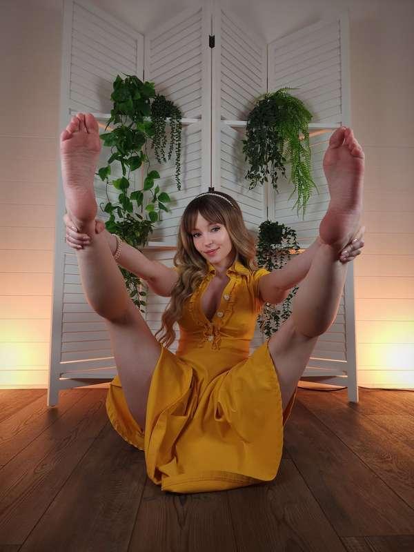 "Reluctant Trad Wife Tries Self Foot Worship" photo set-This..