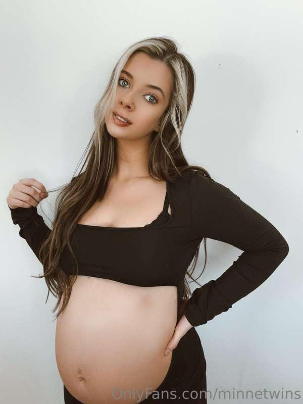 Mommy’s horny … come suck on these mommy milkers.. when shou..